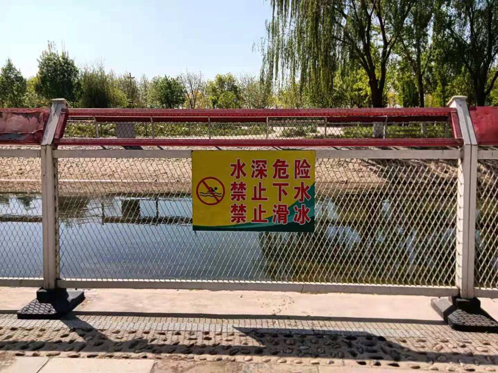 高速公鐵路防眩網(wǎng)與河道防撞防墜落防護(hù)欄 多功能鋼材網(wǎng)欄的應(yīng)用與優(yōu)勢(shì)